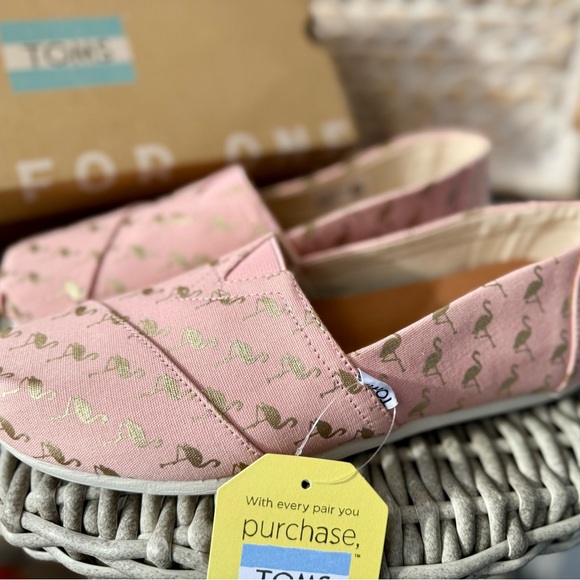 NWT *RARE* TOMS Alpargata Pink Canvas Slip-On Espadrilles with Gold Flamingos